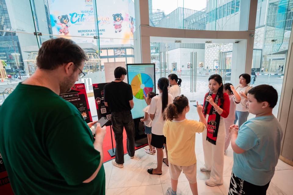 Guests at the Huawei AppGallery Challenge Zone
