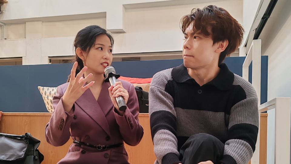 Speaking with a guest at the BenQ MA Series launch
